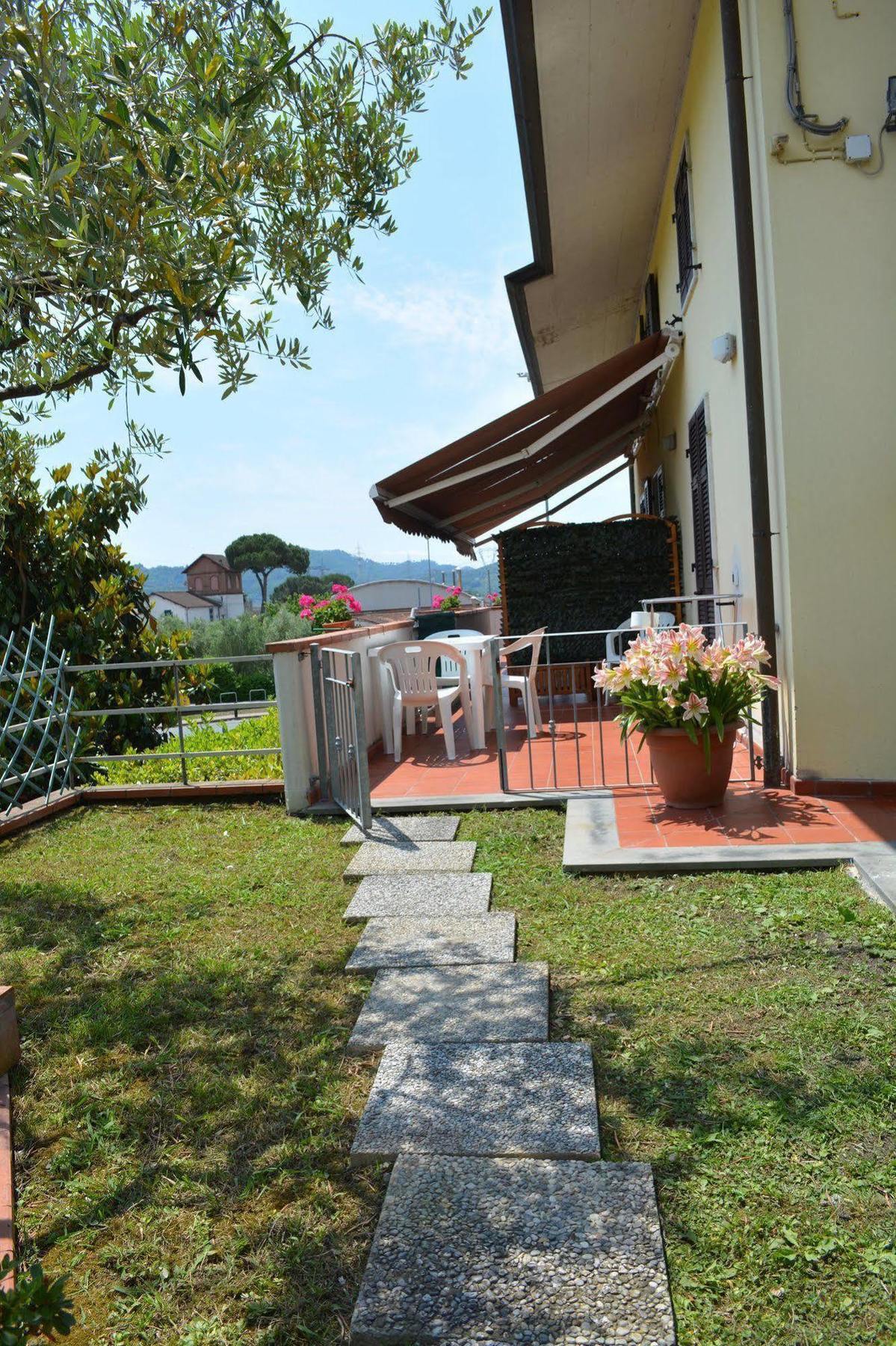 Casa Vacanza La Luna 사르자나 외부 사진